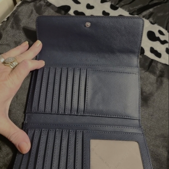 Michael kors purse and wallet set - Picture 5 of 10